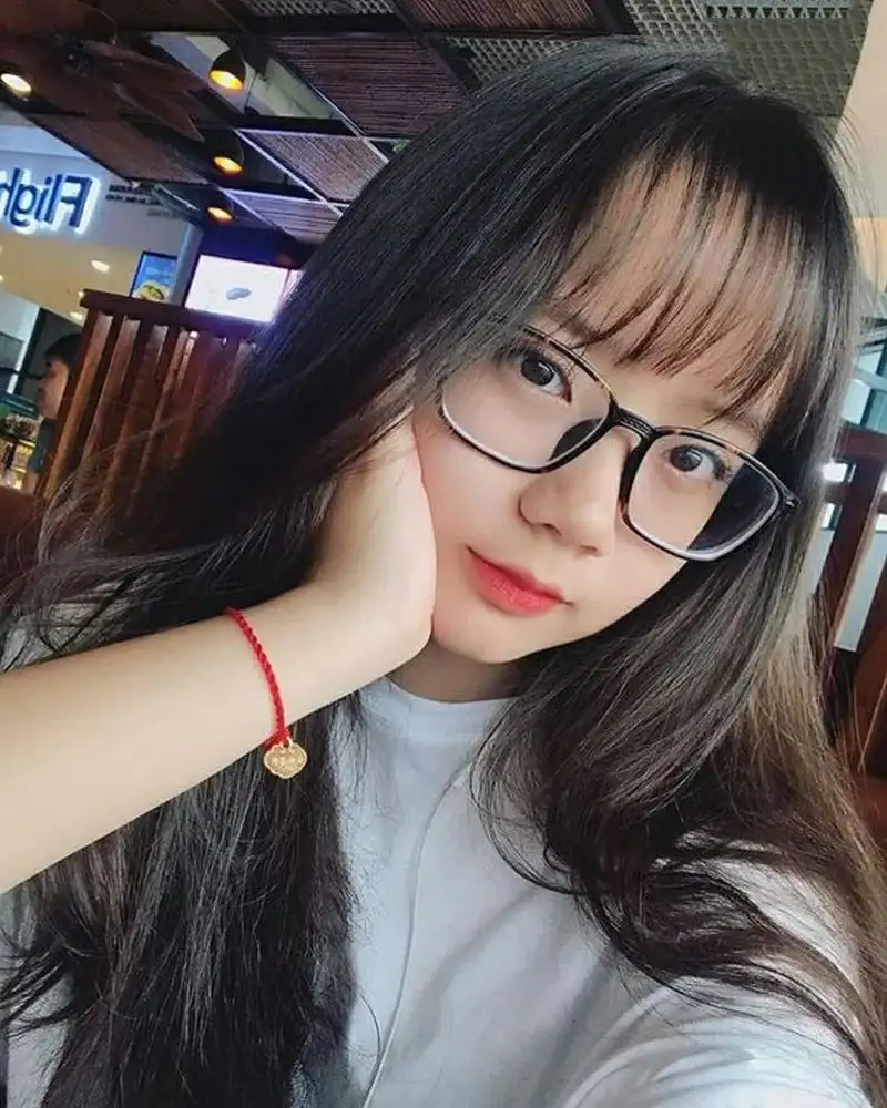 ảnh gái xinh đeo kính 0010