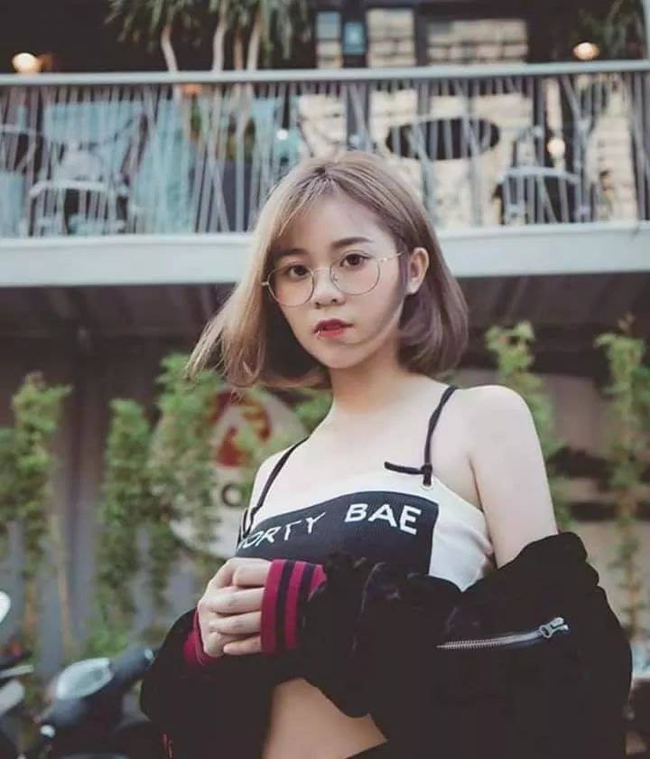 ảnh gái xinh đeo kính 0025