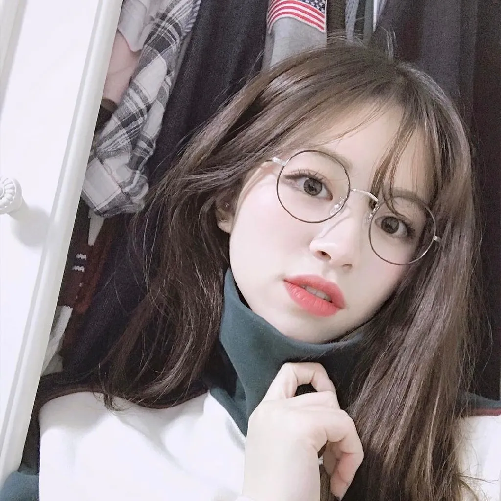 ảnh gái xinh đeo kính 0038