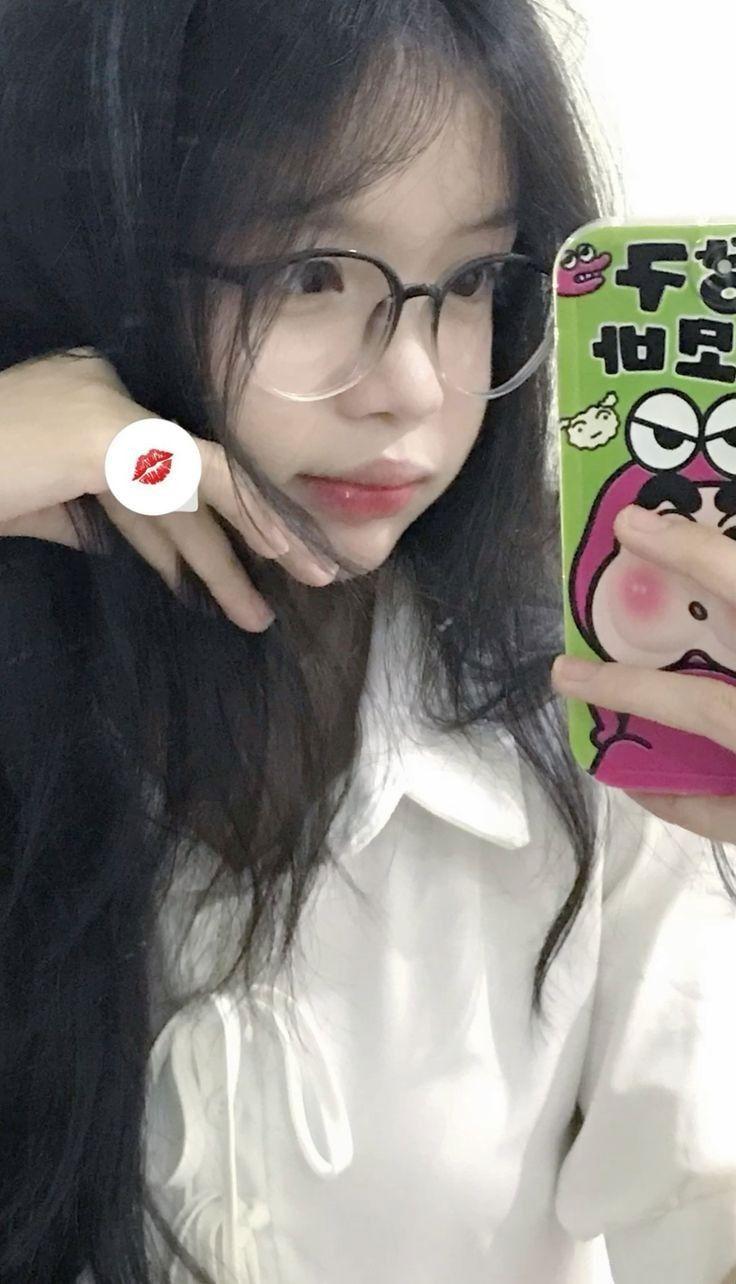 ảnh gái xinh đeo kính 0045