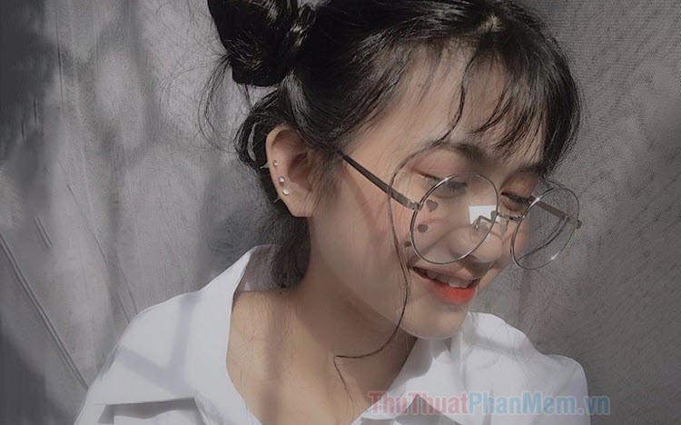 ảnh gái xinh tóc dài đeo kính che mặt 0025
