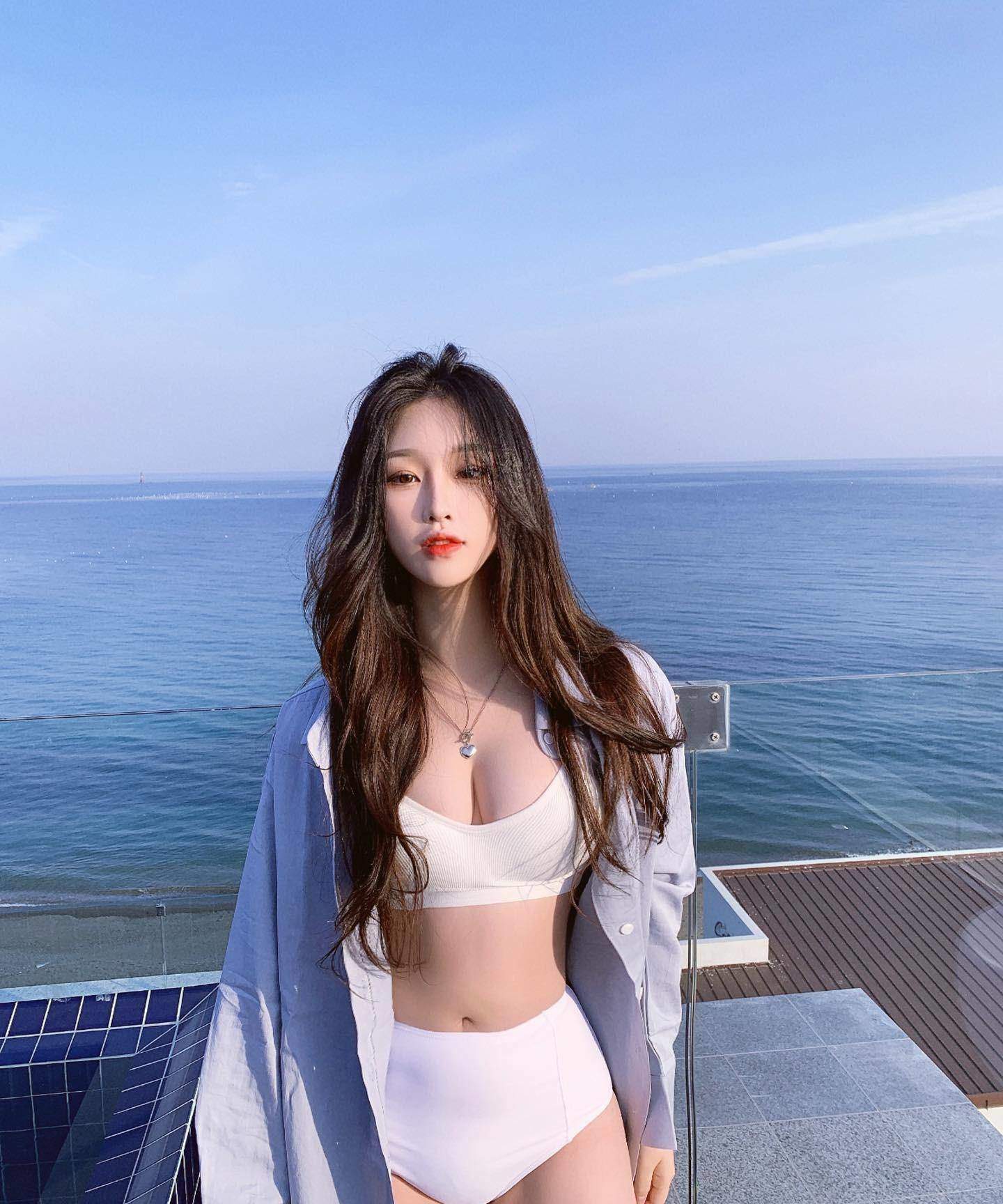 gái xinh hàn mặc bikini
