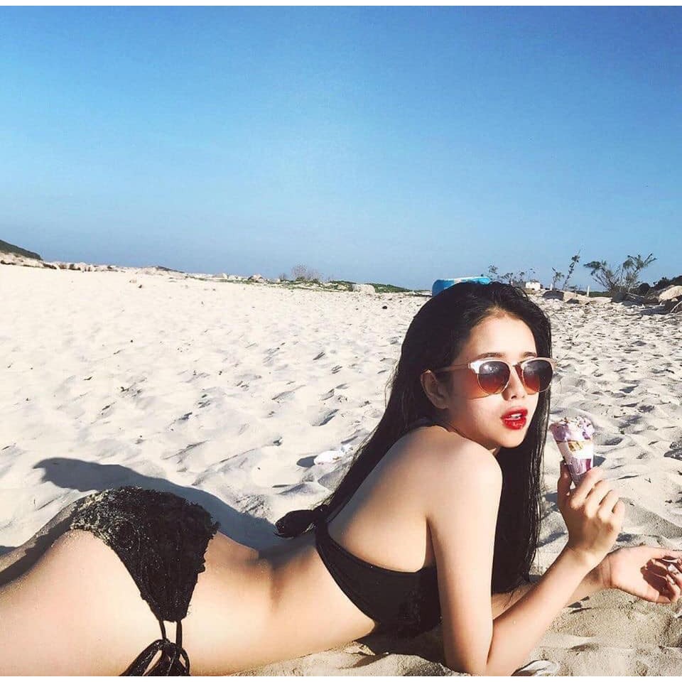 gái xinh bikini đi biển