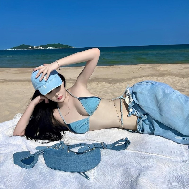 gái xinh bikini đi biển 0009