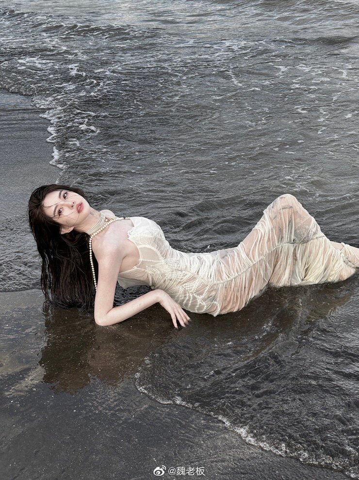 gái xinh bikini đi biển 0018