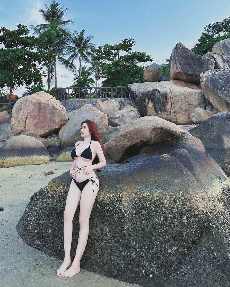 gái xinh bikini đi biển 0038