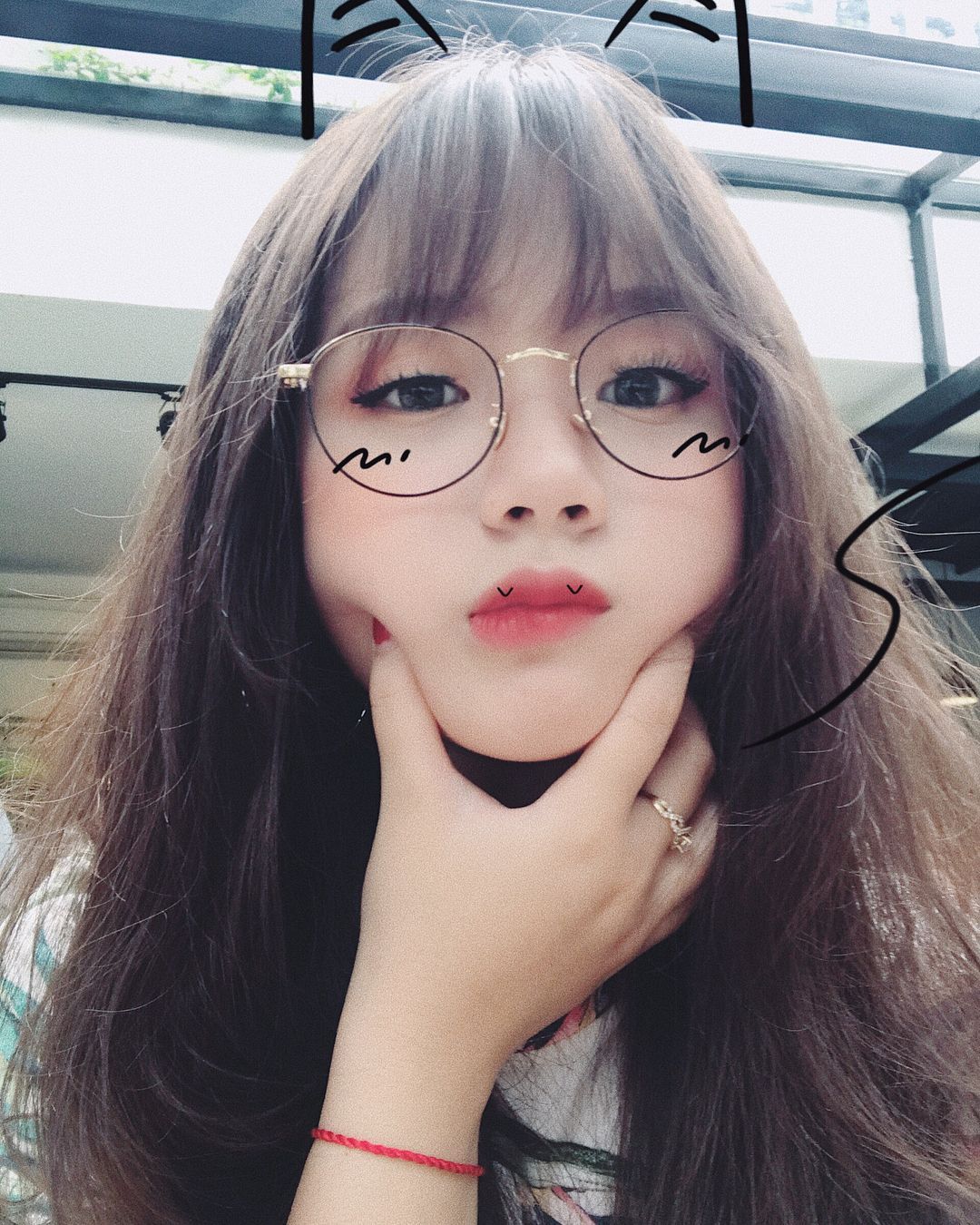 Ngắm trọn ảnh gái xinh đeo kính đầy quyến rũ và phong cách