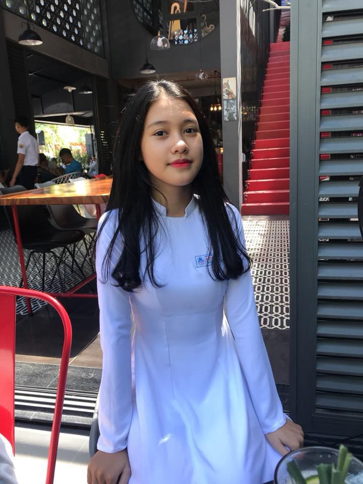 gái xinh mặc áo dài 0042