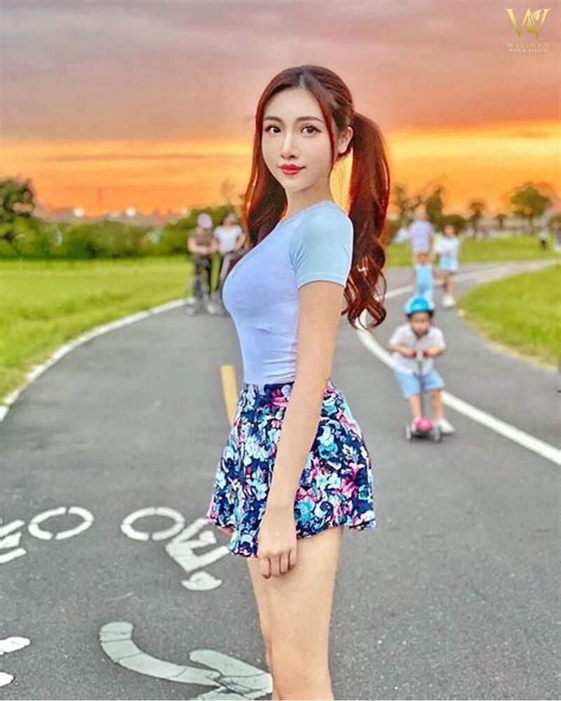 gái xinh mặc váy