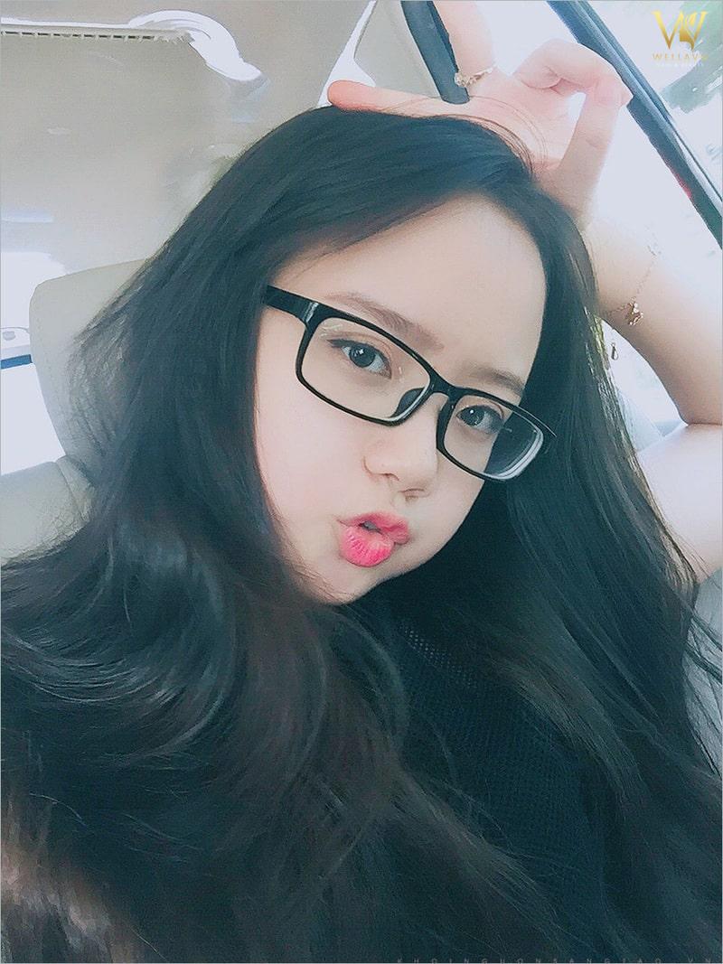 Ngắm trọn ảnh gái xinh tóc dài đeo kính che mặt quyến rũ