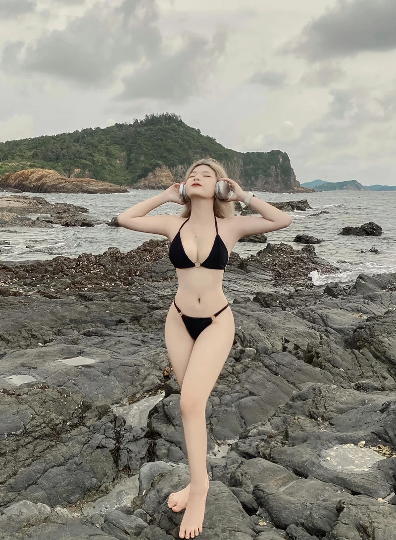 Thời thượng trong việc ngắm gái xinh bikini hấp dẫn